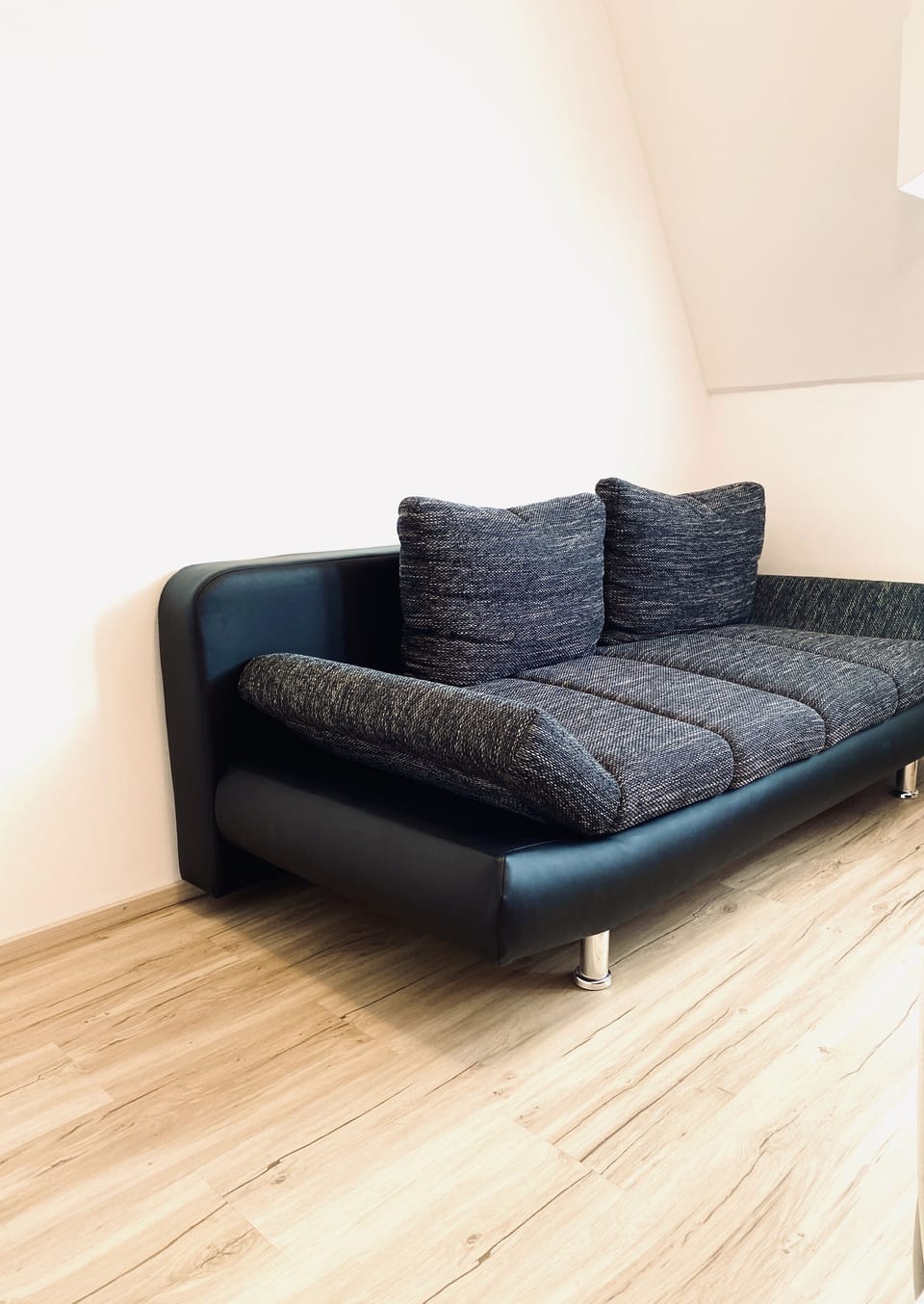 Standard Triple Room | Hypo-allergenic bedding available, desk, bed sheets