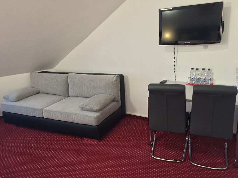 Premium bedding, minibar, desk, iron/ironing board (on request)