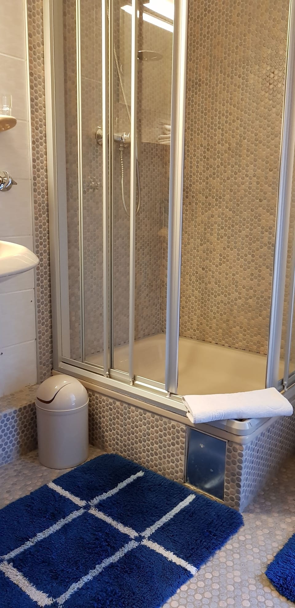 Deep soaking tub, hair dryer