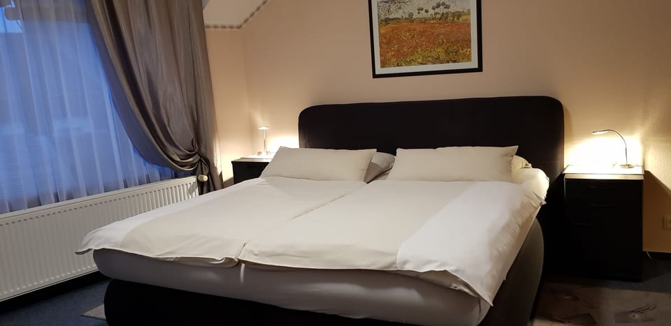 Premium bedding, desk, blackout drapes, WiFi (free)