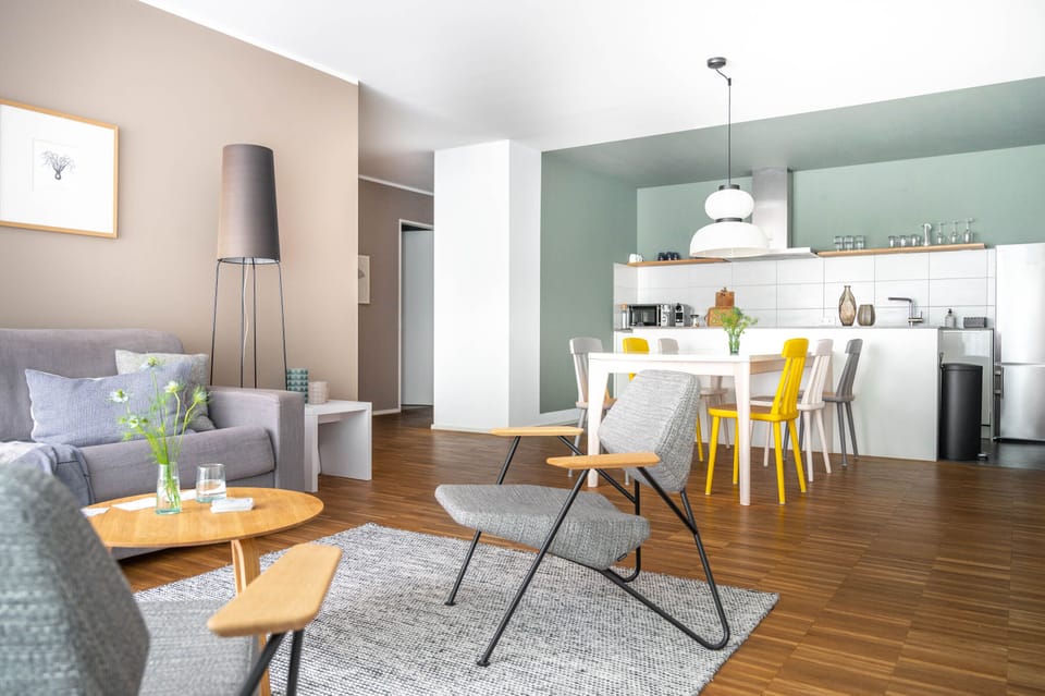 Apartment Suite (exklusive 75 EUR Reinigungsgebühr) | Living area | Flat-screen TV, first-run movies
