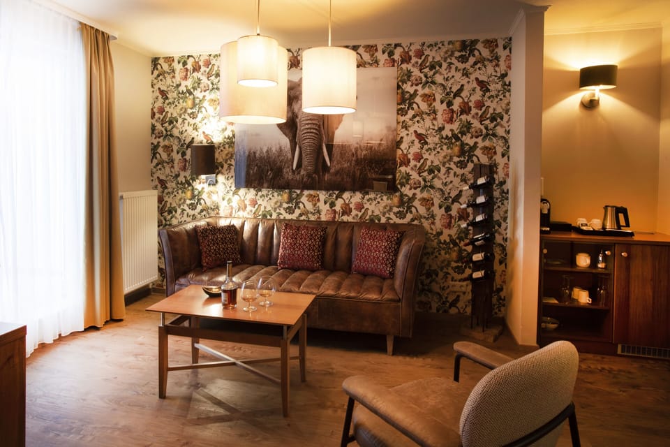 Suite | Living area | Flat-screen TV