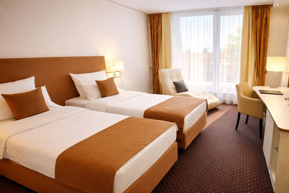 Hypo-allergenic bedding, minibar, in-room safe, desk