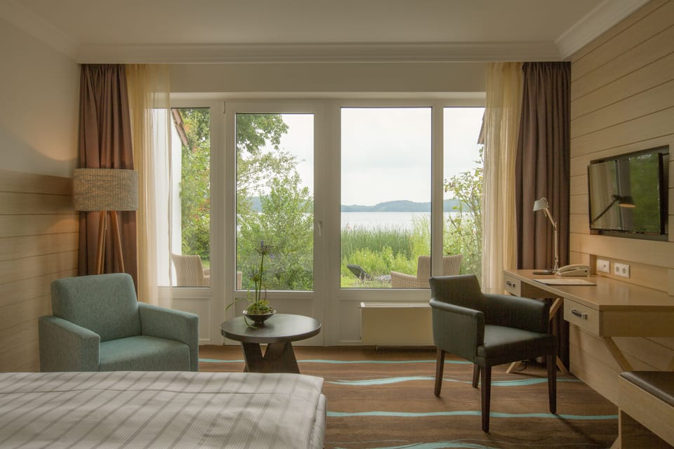 Junior Double Room | Living area | 32-inch flat-screen TV with cable channels, TV