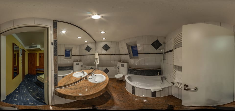 Comfort Single Room | Bathroom | Free toiletries, hair dryer, slippers, towels
