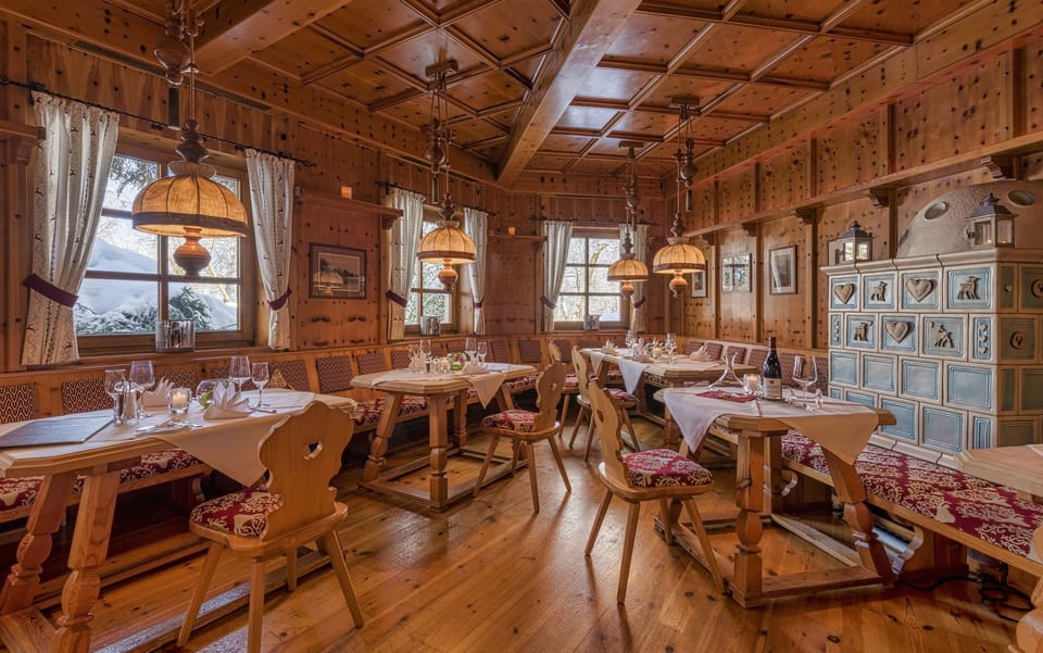 2 restaurants; breakfast, lunch, and dinner served