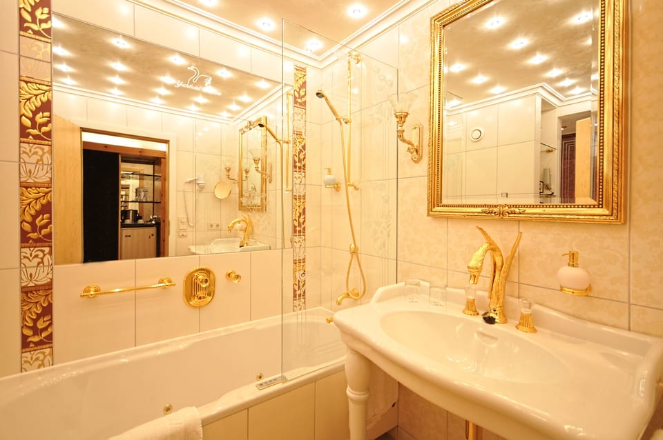 Gallery Suite, Tower | Bathroom | Free toiletries, hair dryer, bathrobes, slippers