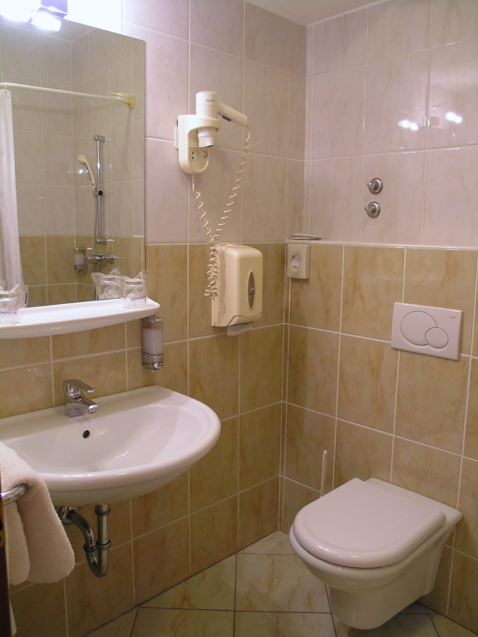 Standard Twin Room, 1 Bedroom | Bathroom sink
