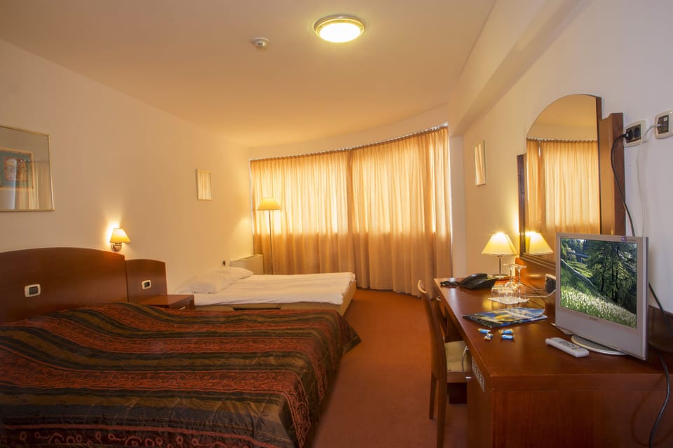 Family Room | In-room safe, desk, soundproofing, cribs/infant beds