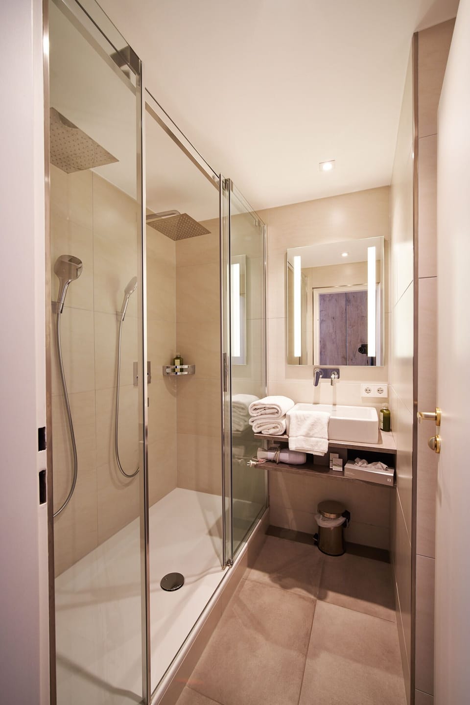 Honeymoon Double Room, Non Smoking, Hot Tub | Bathroom | Hair dryer, bathrobes, slippers, towels