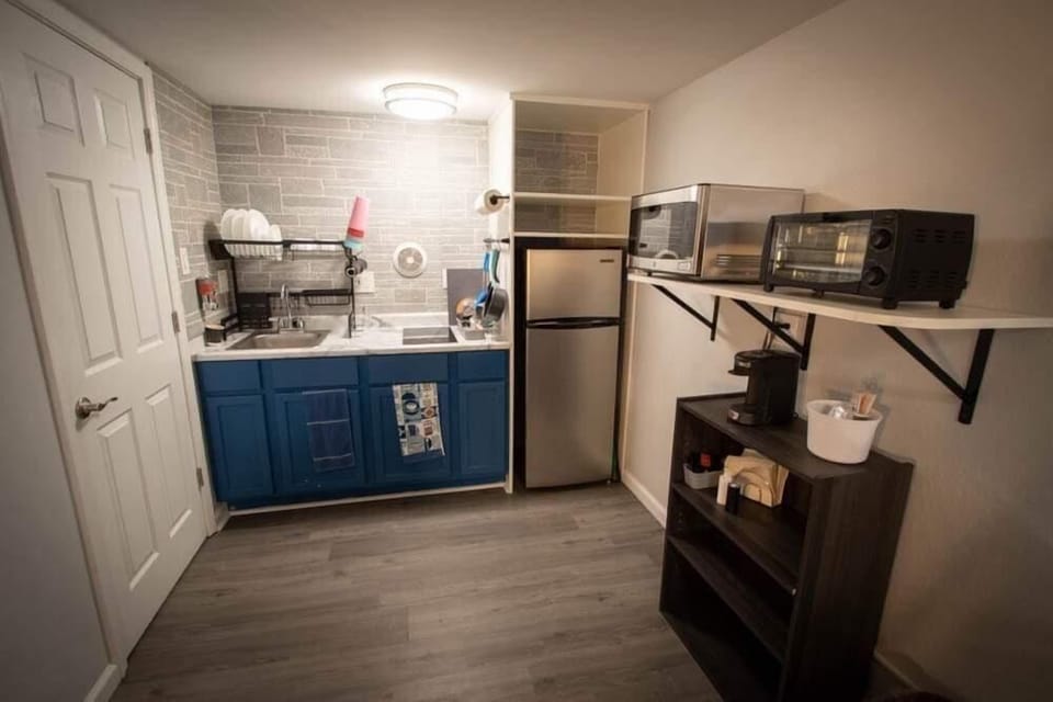 2 Queen Beds w/ Kitchenette Non-Smoking | Private kitchenette | Mini-fridge, microwave, coffee/tea maker, eco-friendly cleaning products