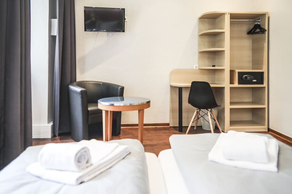 Standard Double Room, Non Smoking, Air conditioning | Hypo-allergenic bedding, in-room safe, blackout drapes