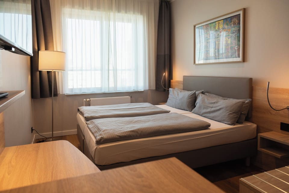 Comfort Double Room, Non Smoking, Air conditioning | Hypo-allergenic bedding, in-room safe, blackout drapes