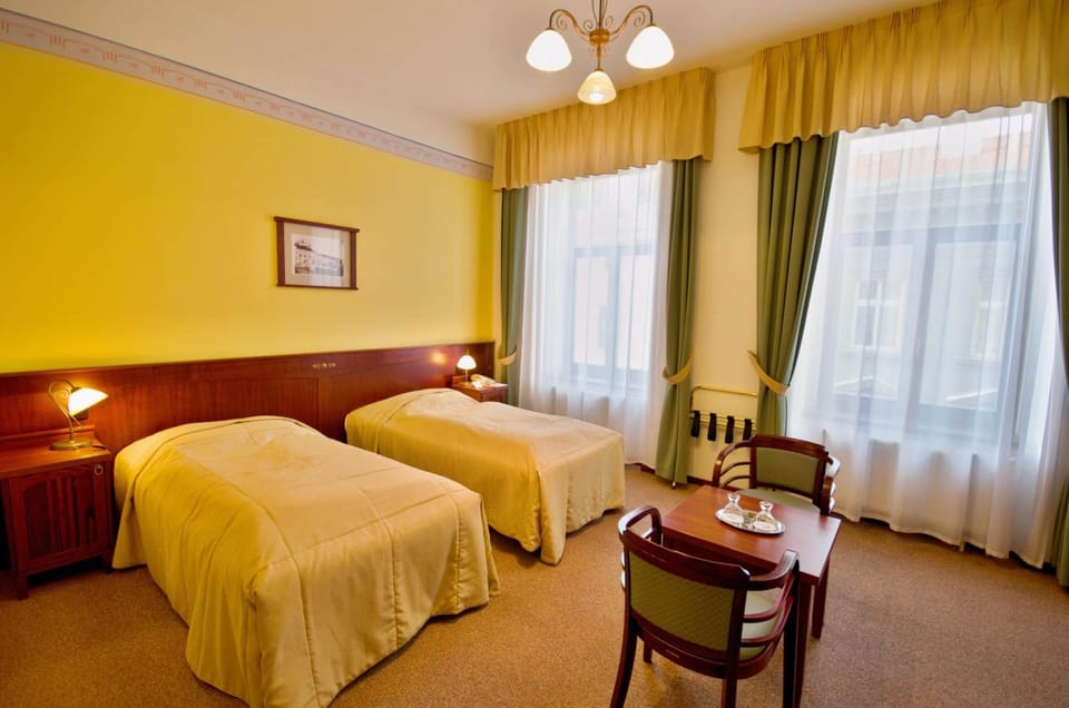 Hypo-allergenic bedding, minibar, in-room safe, desk