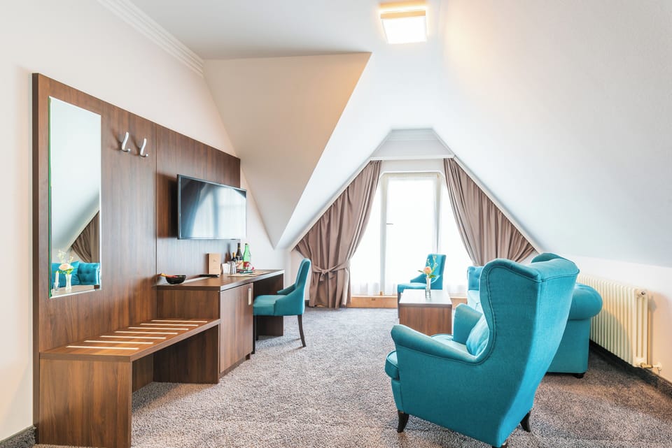 Junior Suite, Balcony | Hypo-allergenic bedding, minibar, in-room safe, soundproofing