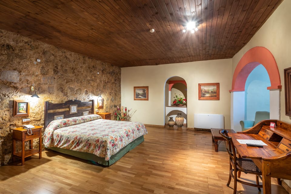 Historical Room | Minibar, in-room safe, free WiFi, bed sheets