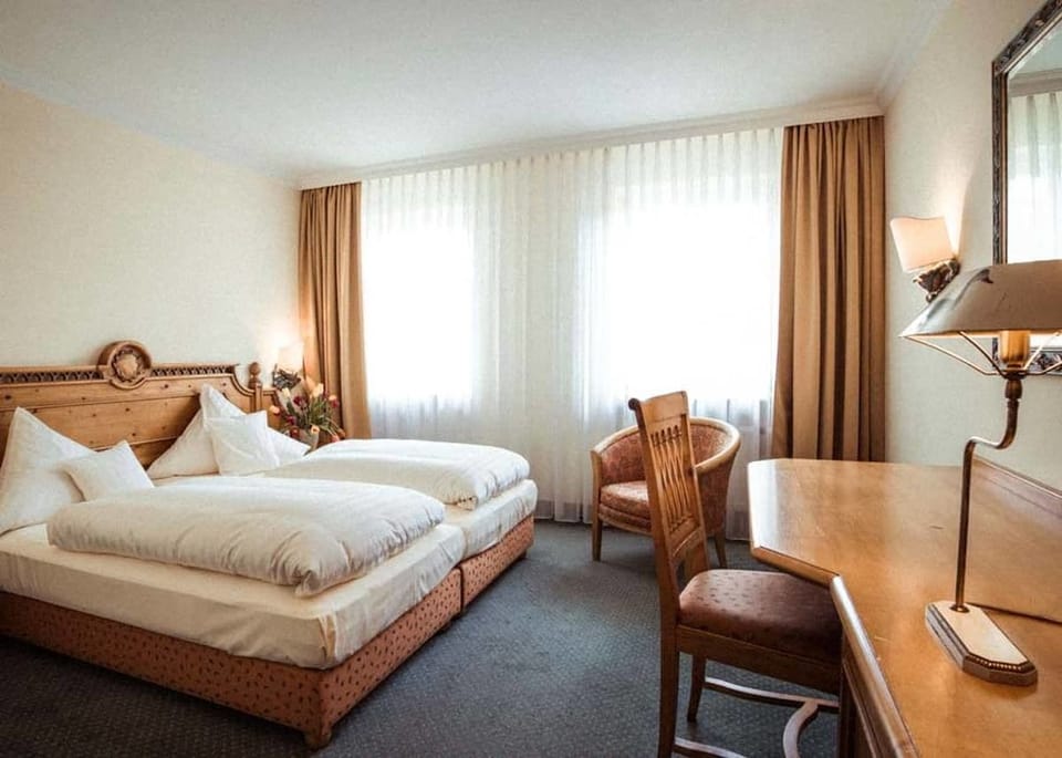 Double Room | Minibar, in-room safe, desk, soundproofing