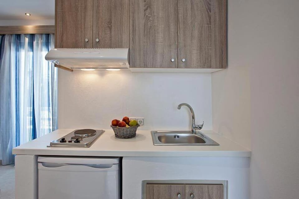 Basic Studio, Balcony, Sea View | Free WiFi, bed sheets