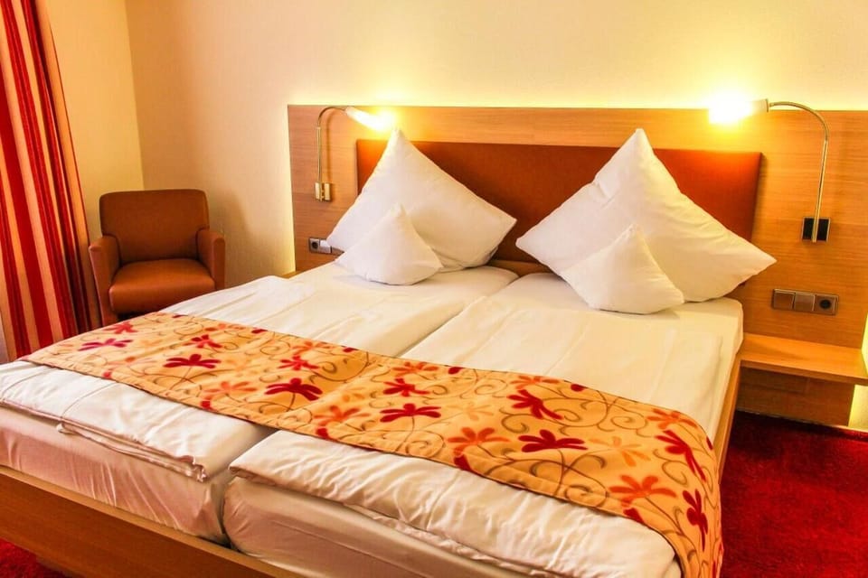 Premium bedding, in-room safe, desk, WiFi (free)