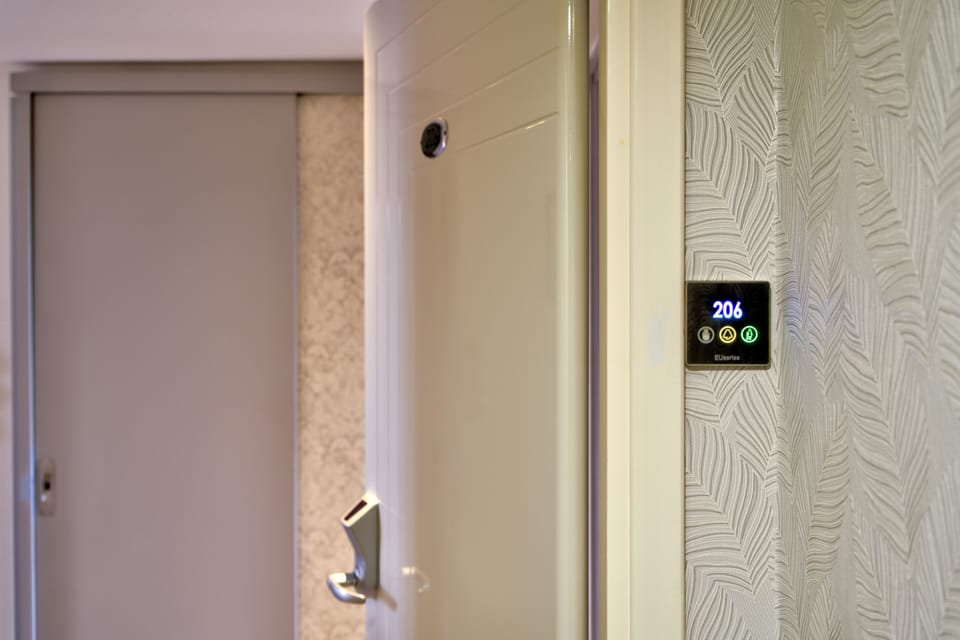 Family Room, Garden View | Minibar, in-room safe, soundproofing, free WiFi