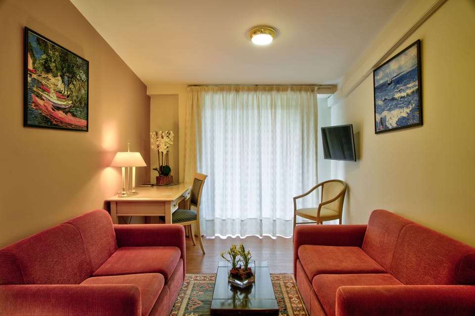 Suite, Sea View | Minibar, in-room safe, soundproofing, free WiFi