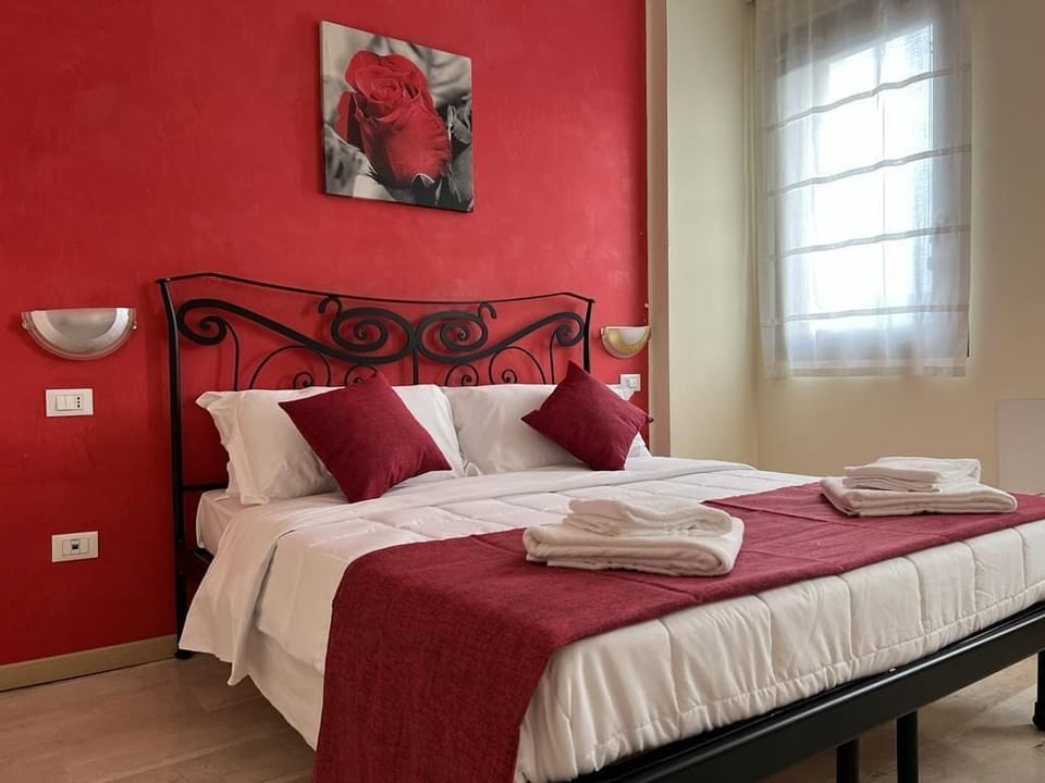 Premium Single Room, Accessible | Down comforters, in-room safe, desk, laptop workspace
