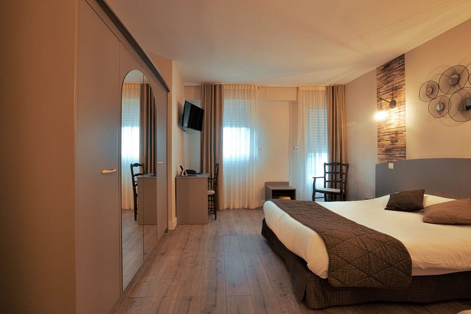 Standard Double Room (AC on request) | Desk, soundproofing, free WiFi, bed sheets