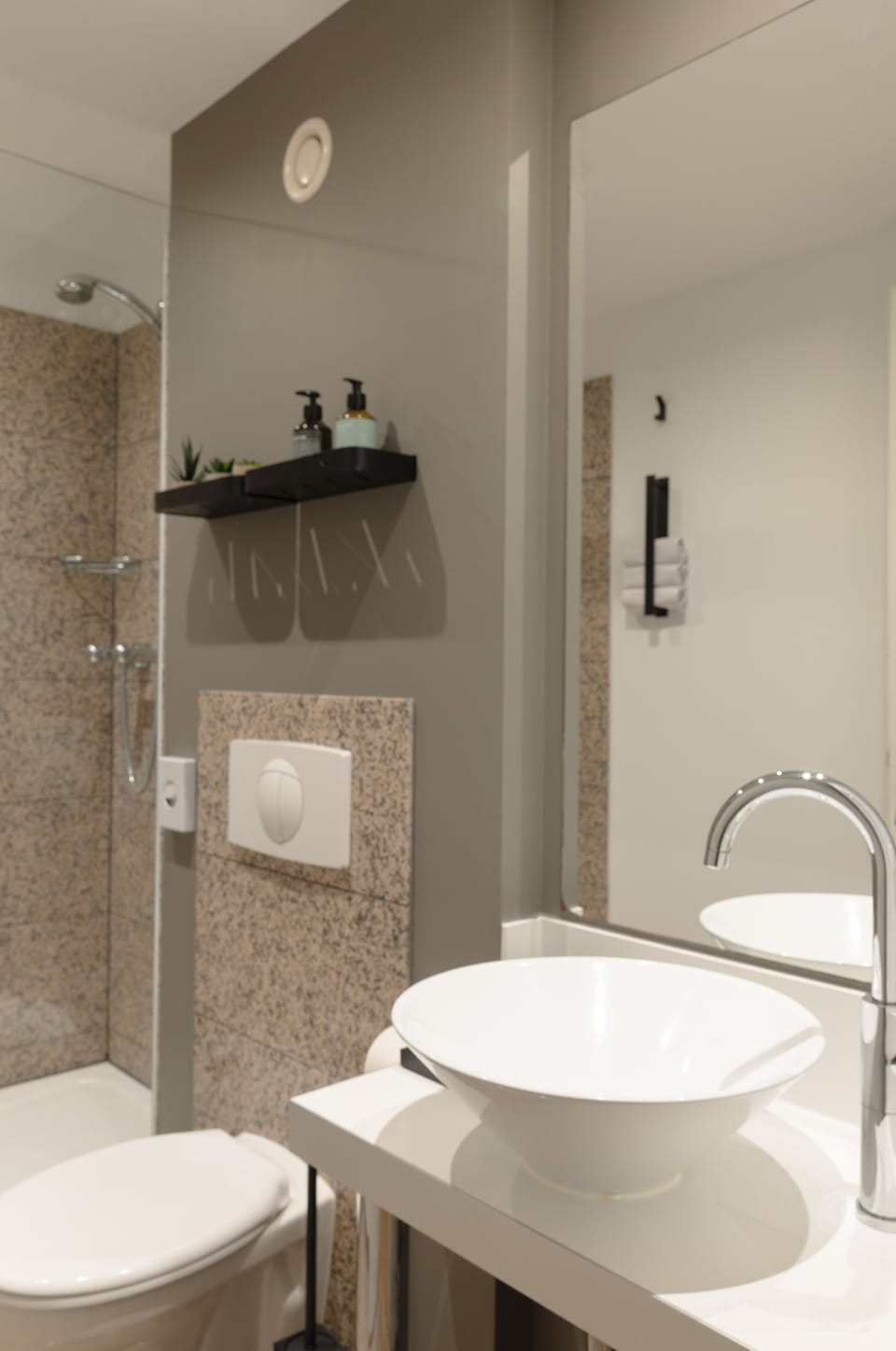 Shower, free toiletries, towels, soap