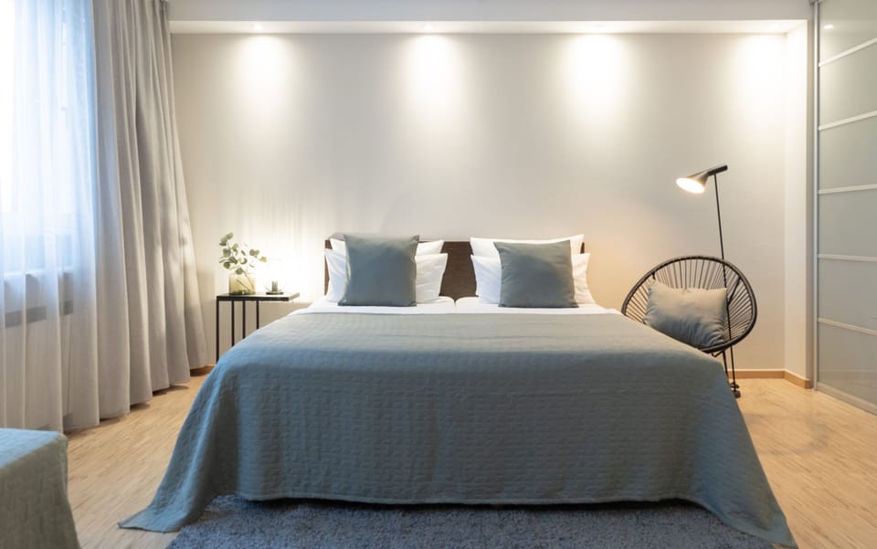 Junior Suite | In-room safe, desk, blackout drapes, iron/ironing board
