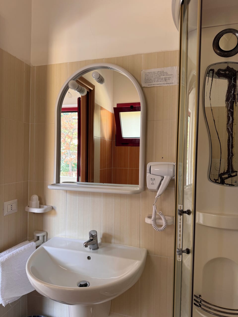 Family Room | Desk, soundproofing, rollaway beds, free WiFi