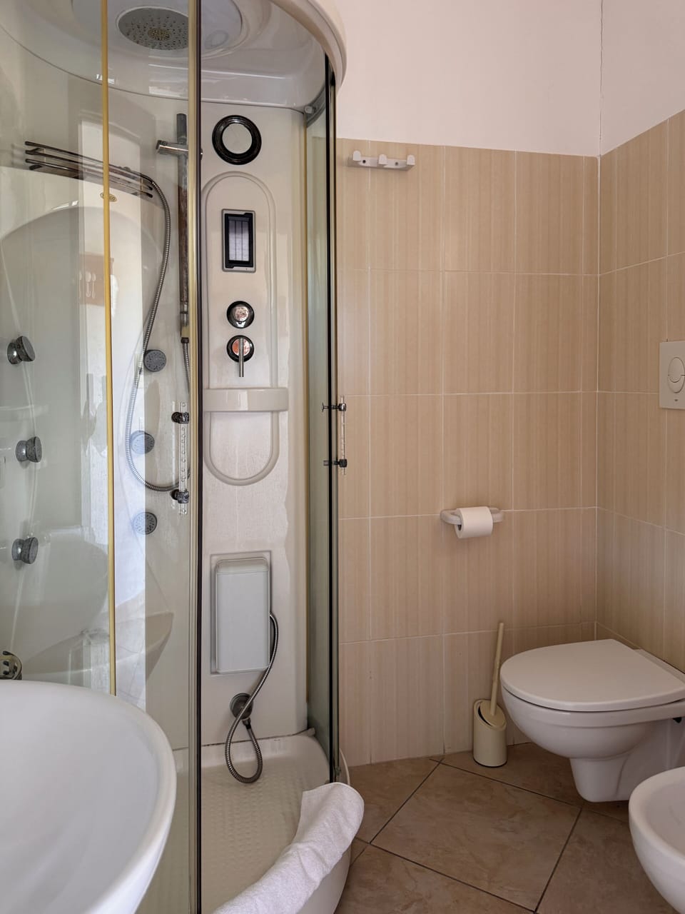 Family Room | Desk, soundproofing, rollaway beds, free WiFi