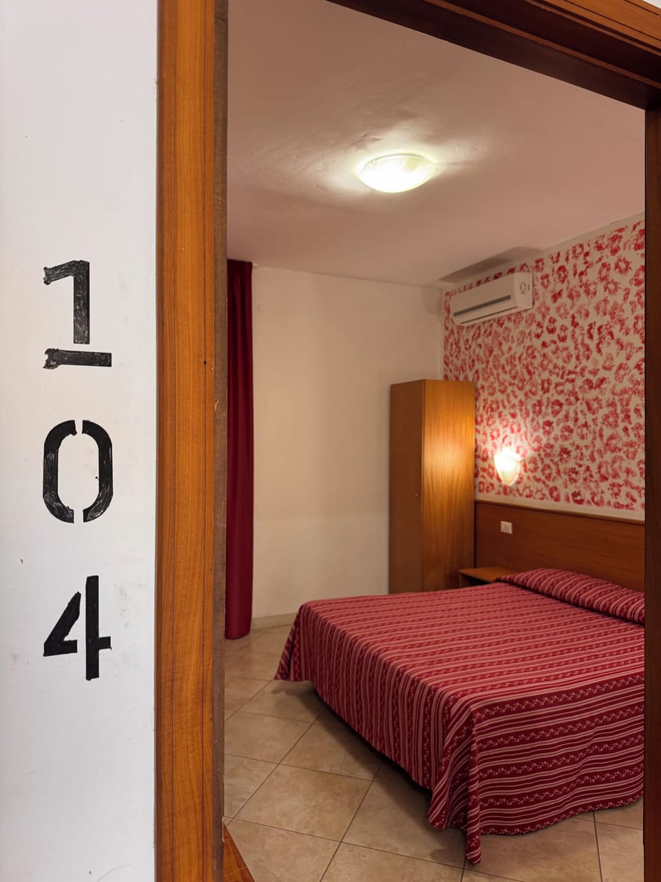Standard Room | Desk, soundproofing, rollaway beds, free WiFi