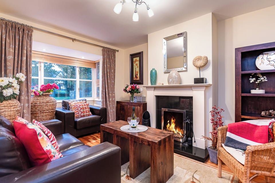 Deluxe House, 4 Bedrooms | Living area | 42-inch flat-screen TV with satellite channels, TV