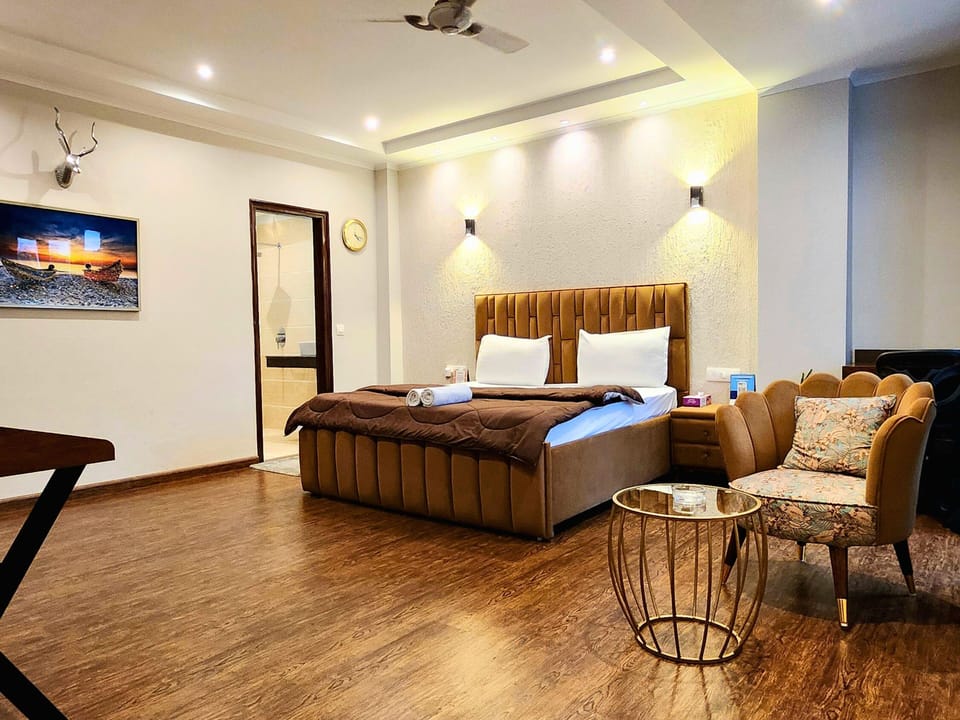 Grand Double Room, 1 Queen Bed, Smoking, City View | 1 bedroom, minibar, in-room safe, individually decorated