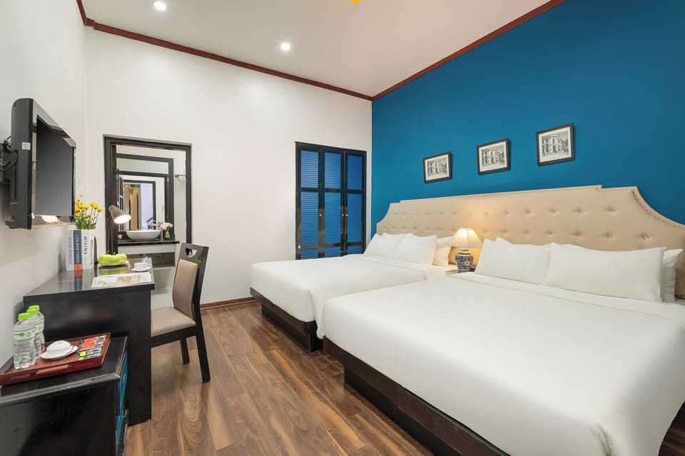 Family Room | Minibar, in-room safe, desk, laptop workspace
