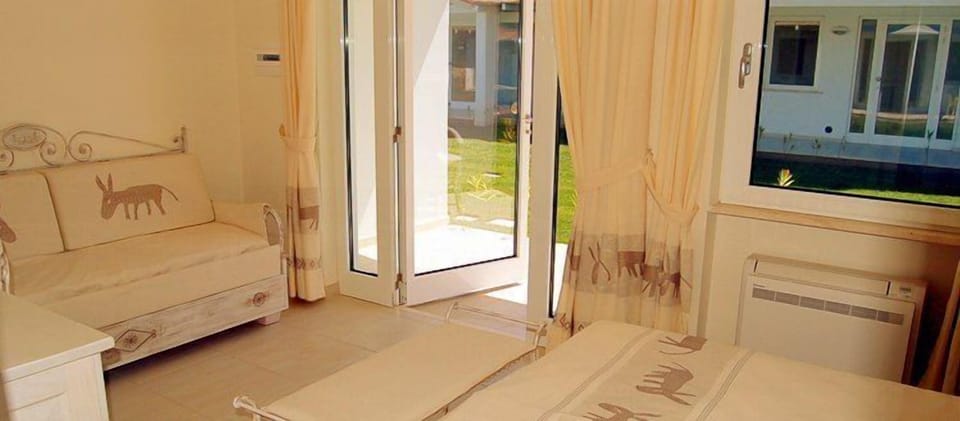 Hypo-allergenic bedding, desk, blackout drapes, bed sheets