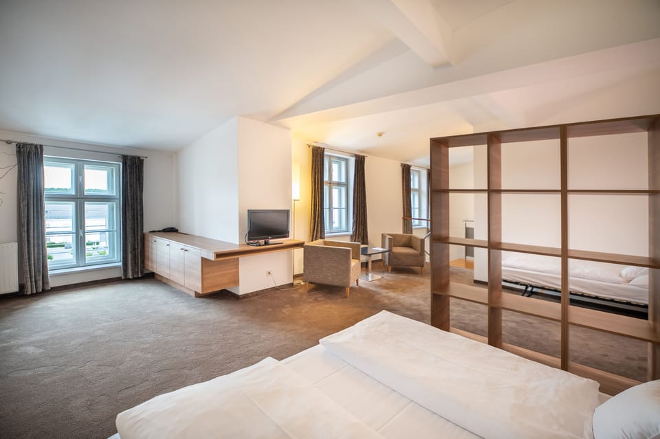 Honeymoon Studio Suite, 1 Bedroom | In-room safe, desk, rollaway beds, free WiFi