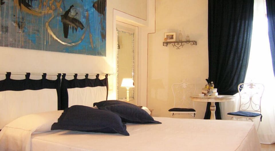 Triple Room | Desk, cribs/infant beds, free WiFi, bed sheets