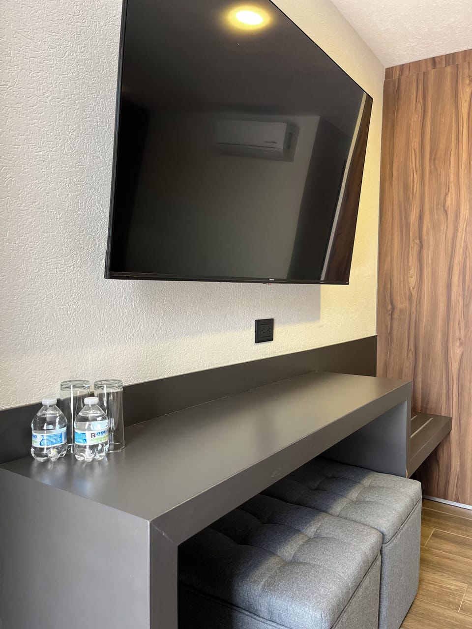 Deluxe Room, 1 King Bed | Desk, laptop workspace, free WiFi, bed sheets