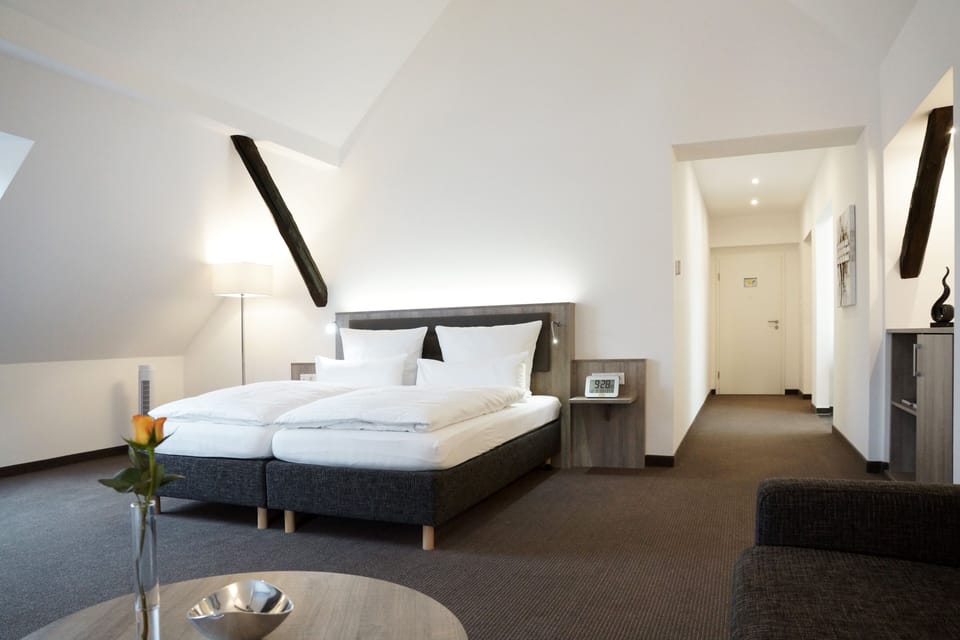 Deluxe Studio | Premium bedding, minibar, in-room safe, individually decorated