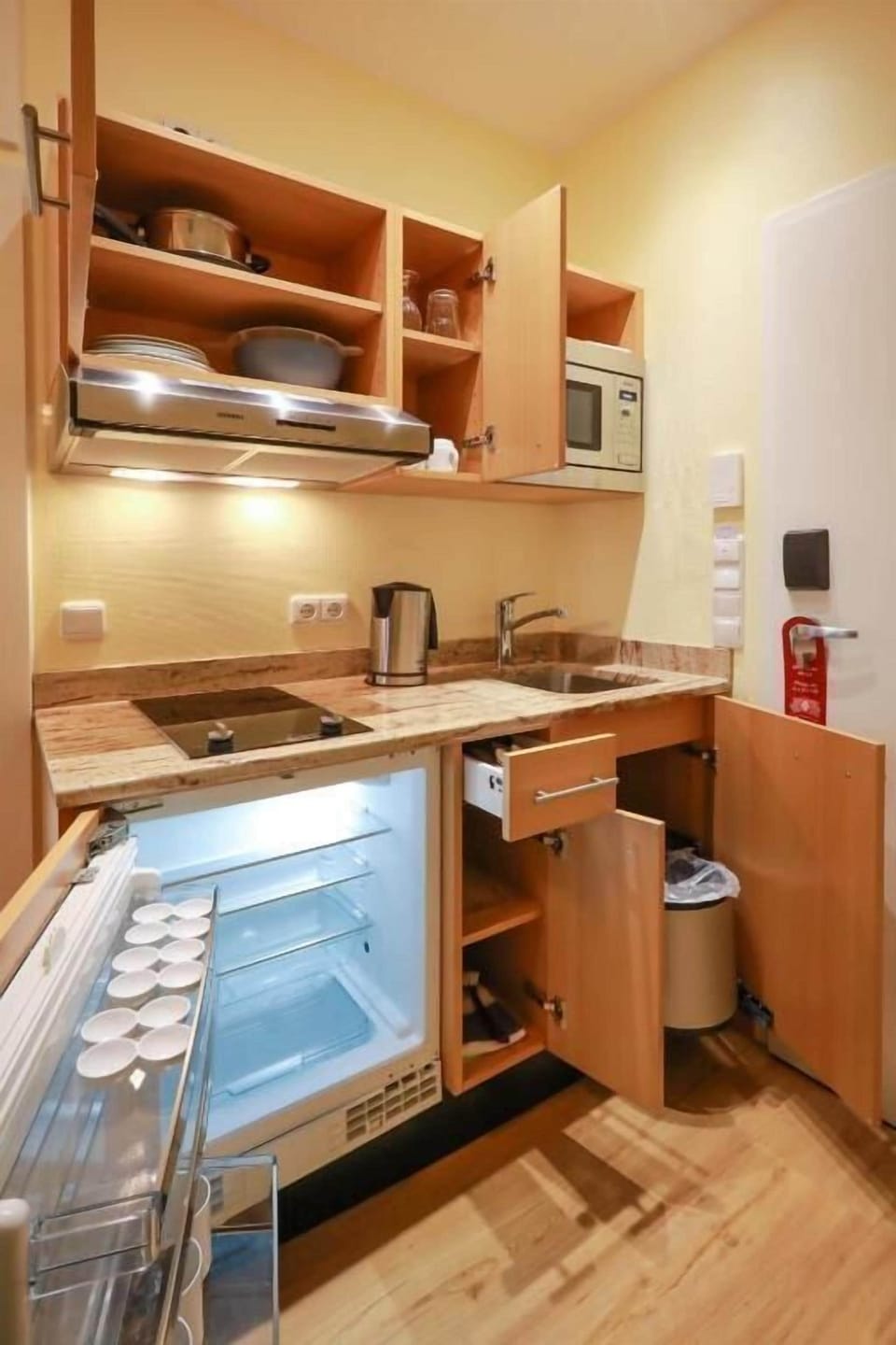 Fridge, microwave, stovetop, cookware/dishes/utensils