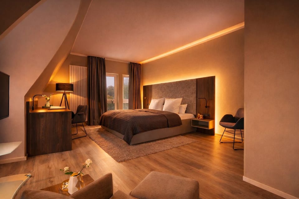 Premium bedding, free minibar, desk, soundproofing
