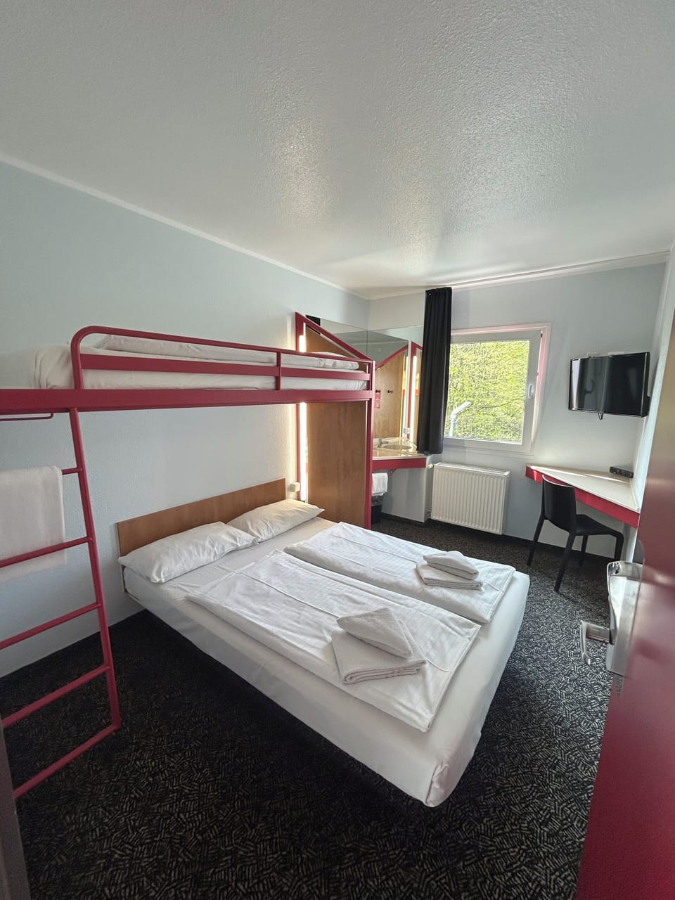 Double Room, Shared Bathroom | Desk, free WiFi, bed sheets
