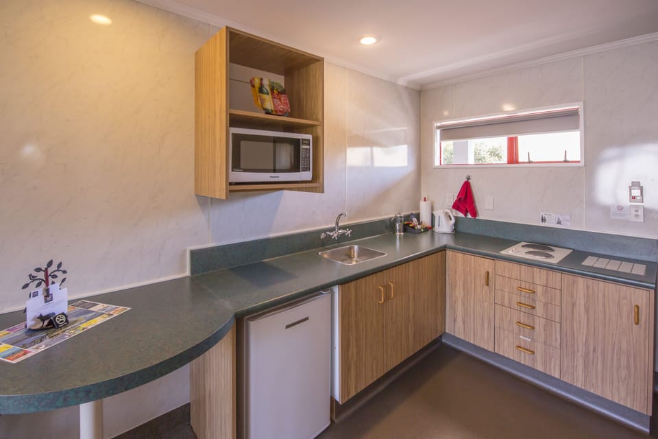 Studio | Private kitchen | Fridge, microwave, electric kettle, toaster