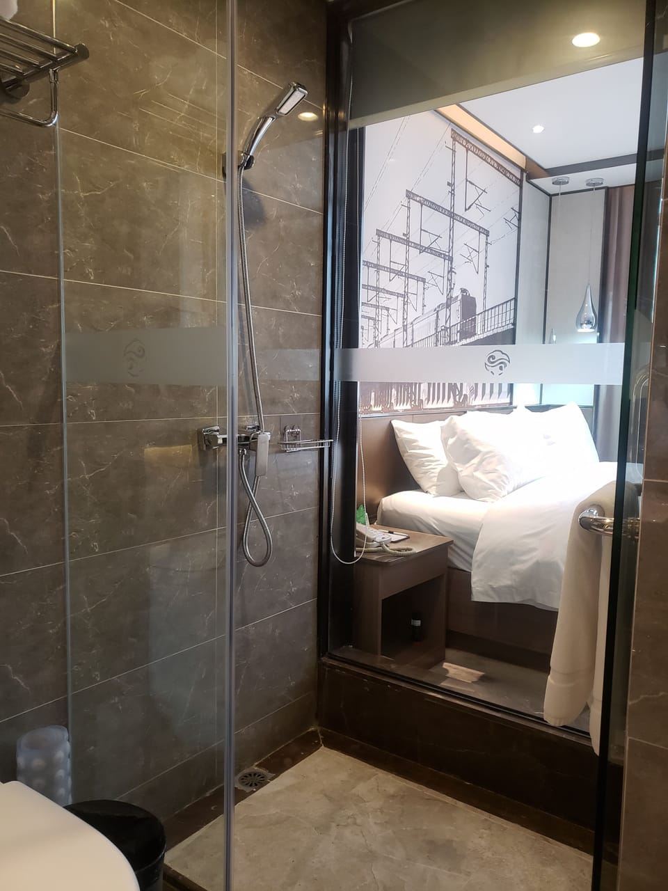 Deluxe Thematic King Room | Bathroom | Shower, hair dryer, slippers, towels