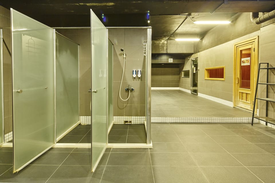 Sauna, hot tub, steam room, massages