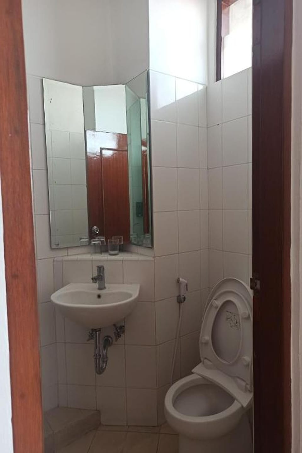 Family Double Room with City View | Bathroom | Free toiletries, towels