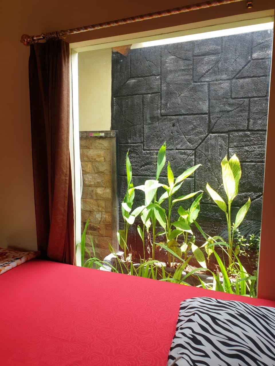 Family Room | Desk, free WiFi, bed sheets