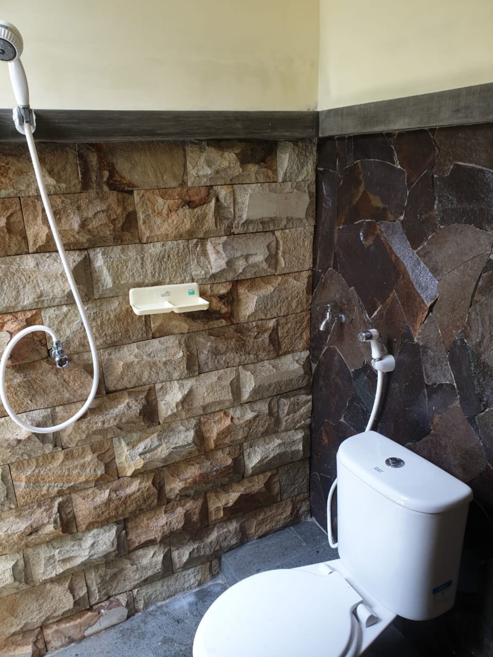 Family Room | Bathroom | Shower, towels
