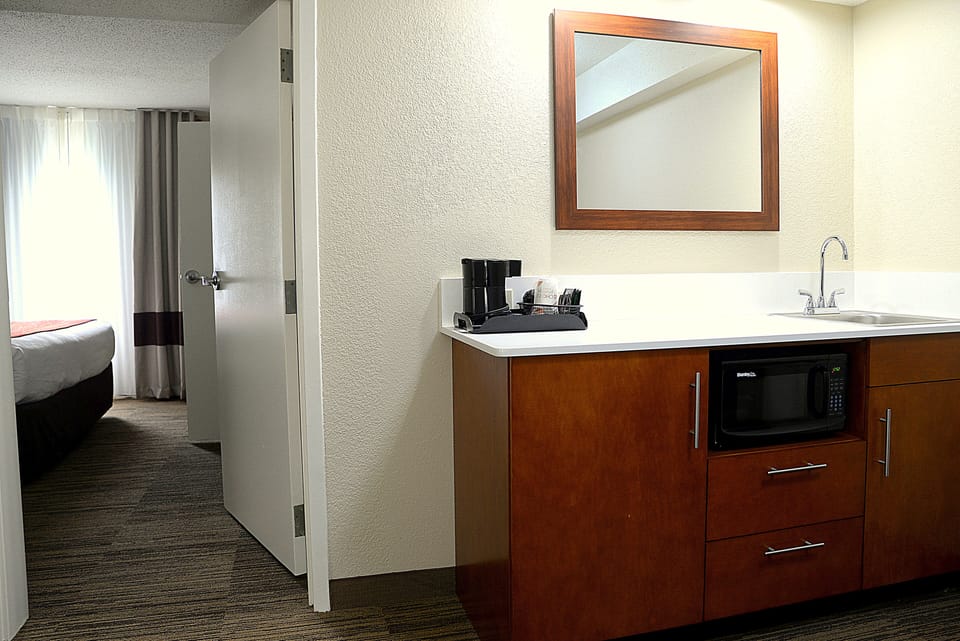 Suite, Non Smoking (Upgrade) | Private kitchen | Coffee/tea maker, fridge, microwave